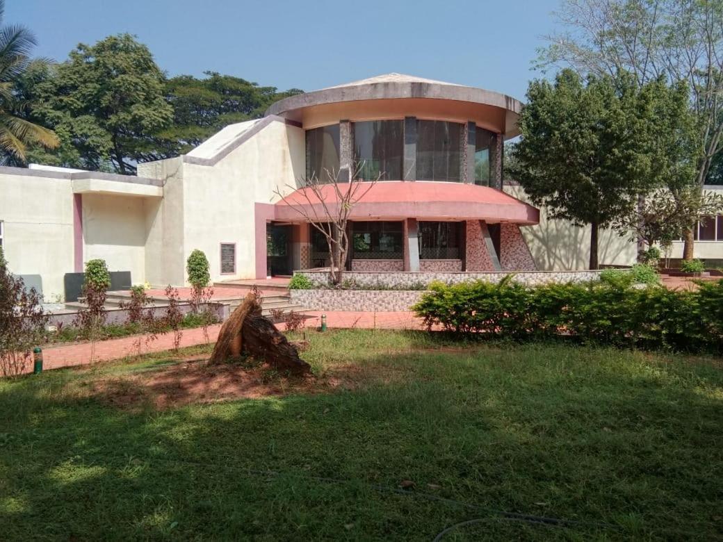 Kstdc Hotel Mayura Pavithra Yediyur Kunigal Exterior foto