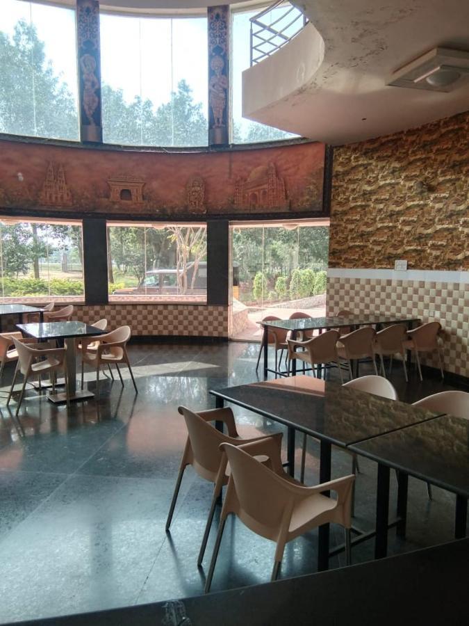 Kstdc Hotel Mayura Pavithra Yediyur Kunigal Exterior foto